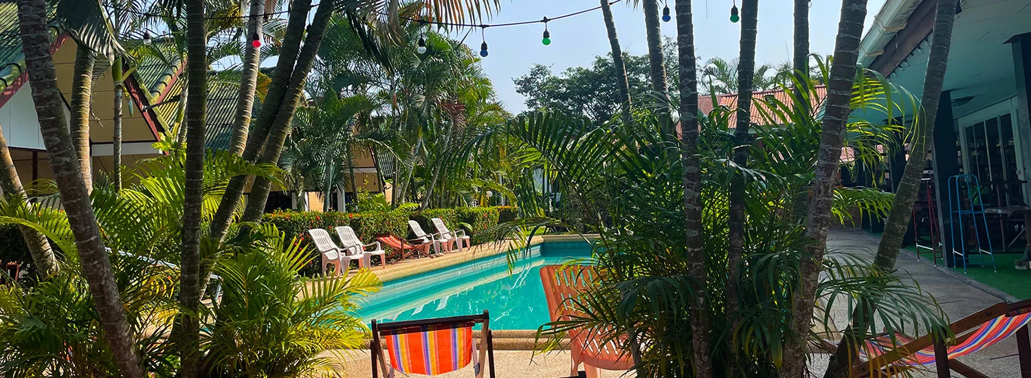 Resort francophone Souan Son Beach au bord de la mer en Thaïlande